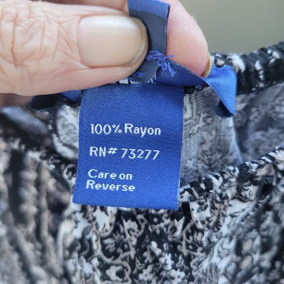 Apt. 9 Womens Romper Playsuit Black Tribal Print Pockets Jewel Neck Rayon S - Picture 3 of 10